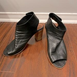 Mimosa Rock Nero Sandals